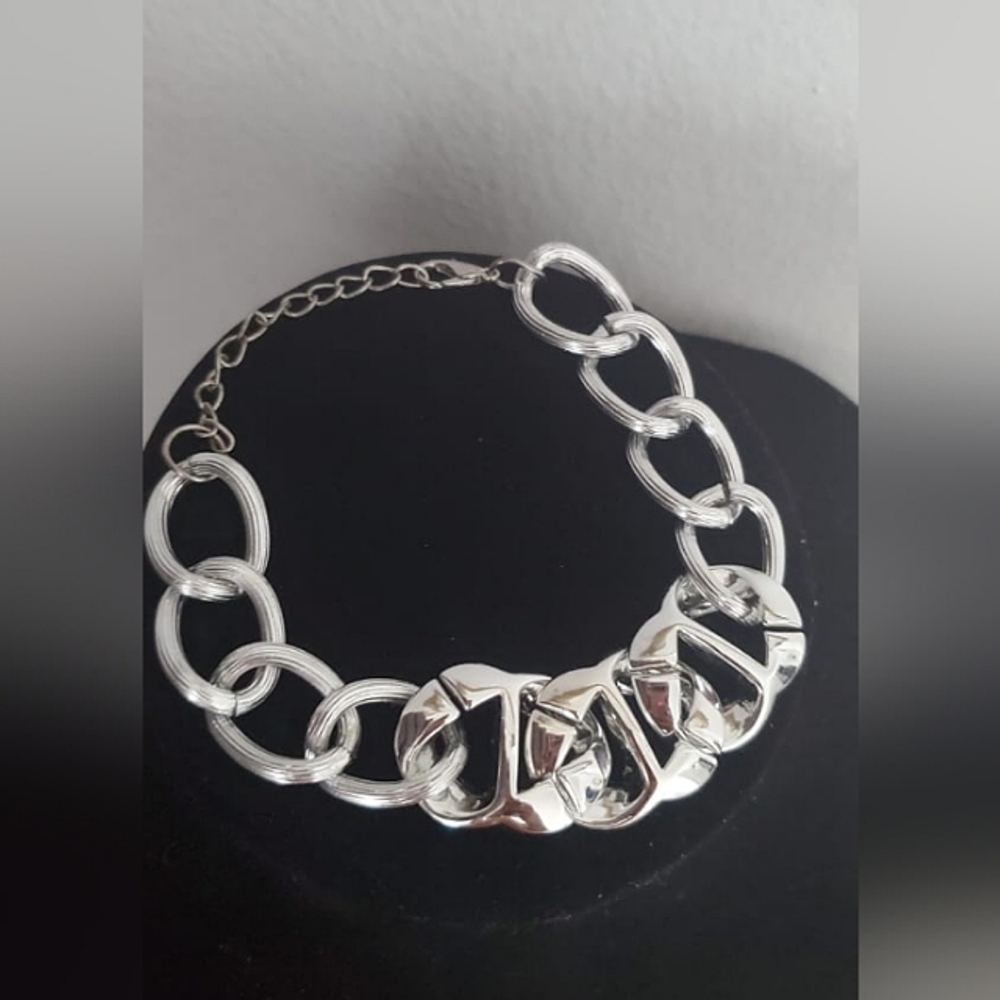 Chunky Circle Chain Silver Tone Bracelet. 🌴
